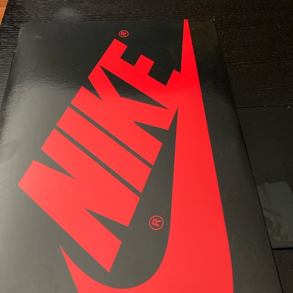 Jordan Patent Bread OG High Cuts. On Sale for only 300 bucks. - Picture 4 of 5